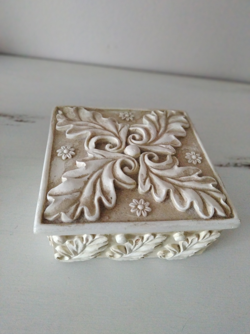Decorative Cream Ornate Leaf Trinket Box - Unbranded